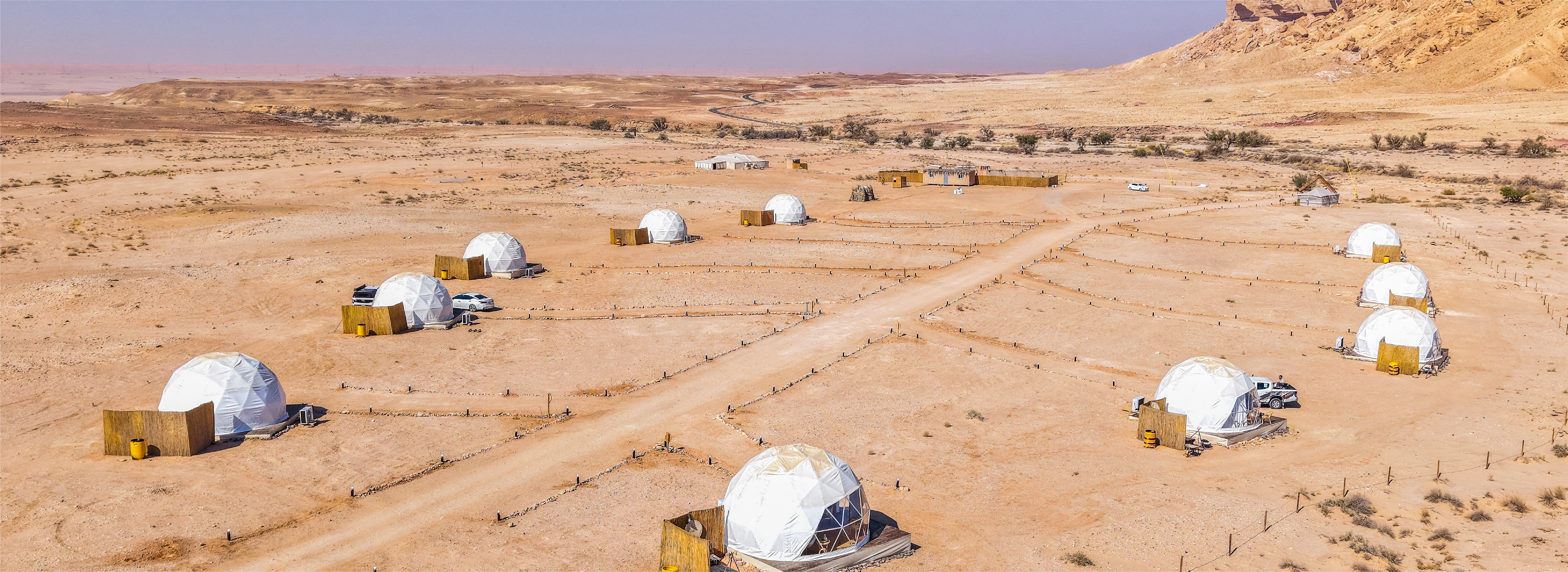 تجربة نهاية الموسم للهروب الى الطبيعة لشخصين و تشمل التخييم في القبة 10 أبريل